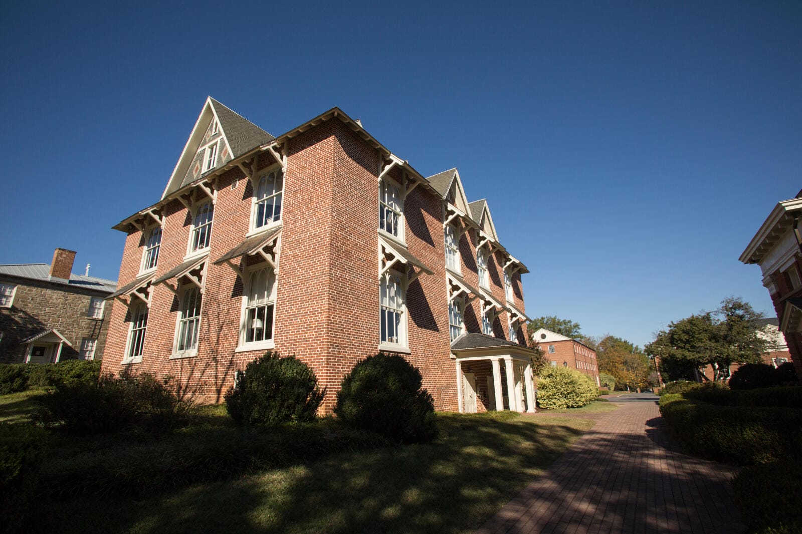 圣玛丽为学生铺就多国联申 “双保险”之路