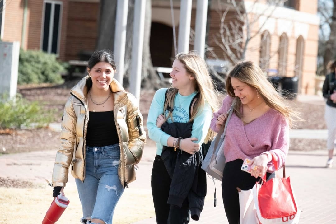 圣玛丽为学生铺就多国联申 “双保险”之路