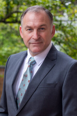 Dr. Adam Holden Dr.-Adam-Holden
